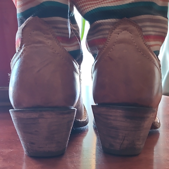 Ariat Tan Western Boots - Picture 7 of 12